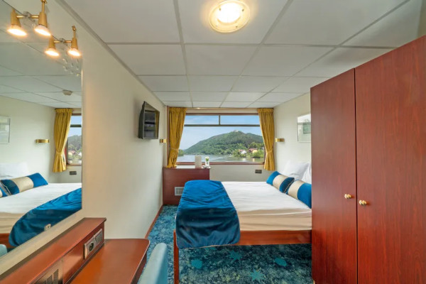 Cat A Stateroom Outside Double Main Deck