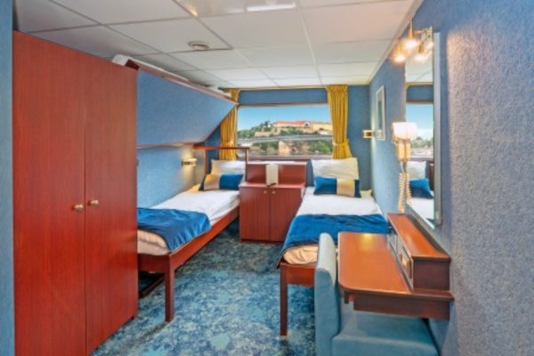 Cat C Outside Stateroom Main Deck