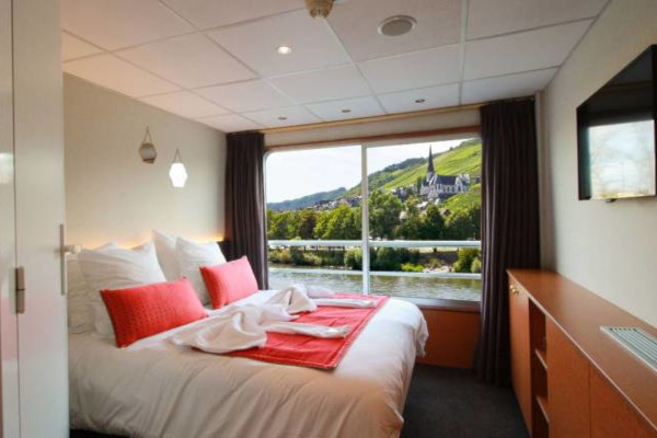 Cat A Stateroom Outside Double Intermediate Deck