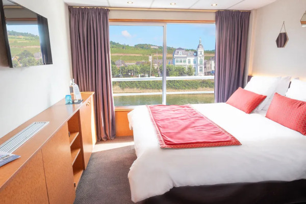 Cat B Stateroom Outside Intermediate Deck Adapted MR