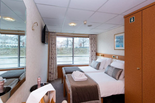 Cat A Stateroom Outside Upper Deck