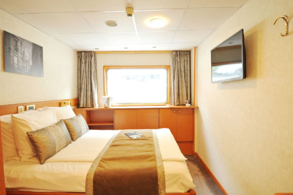 Cat C Stateroom Outside Double Main Deck