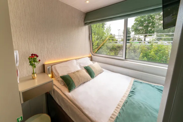 Outside Stateroom Upper Deck Adapted MR